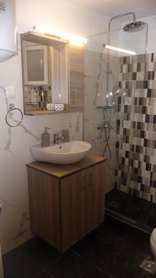 D&J Central Appartment อิโออันนินา ภายนอก รูปภาพ